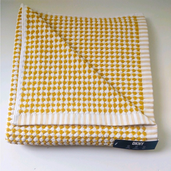 🎁DKNY Bath Towel Set - Gold and White - 8 Pieces - Picture 5 of 7